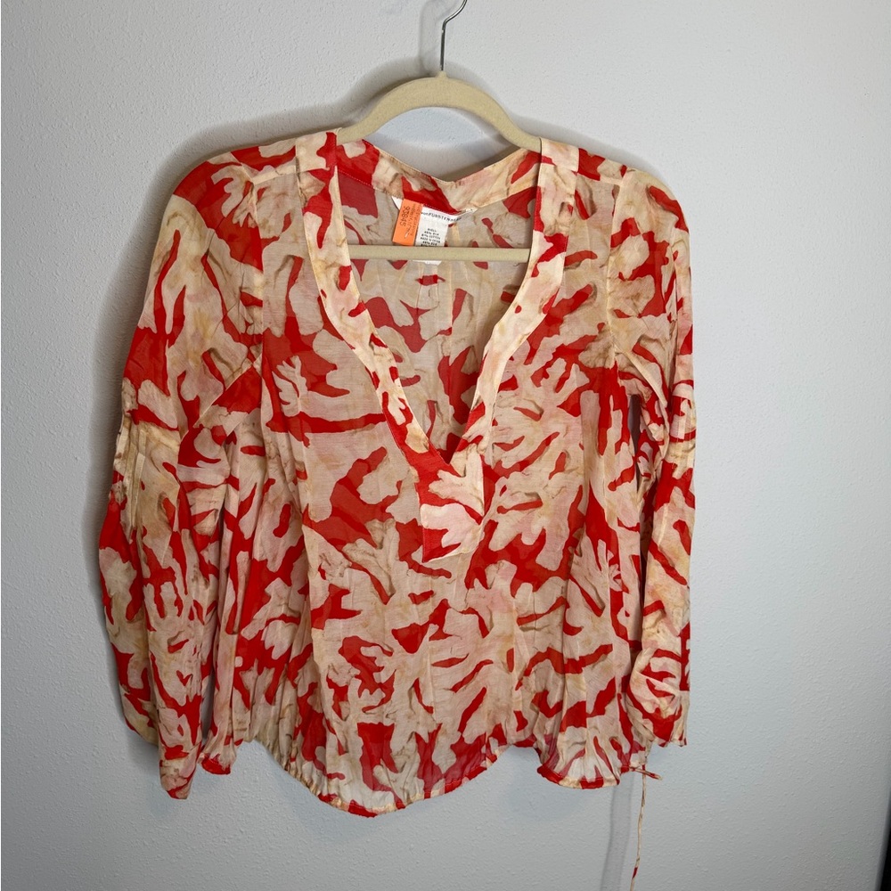 Diane Von Furstenburg silk cotton blouse red and cream size 2 long bell sleeves